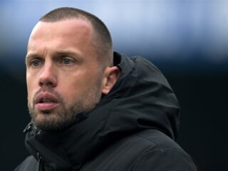 John Heitinga blijft tot einde seizoen aan als coach van Ajax