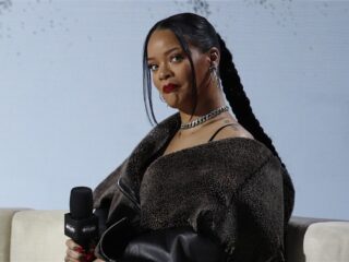 Super Bowl halftime show Rihanna wordt spectaculair: "17 jaar aan muziek in 13 minuten"