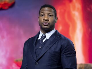 Advocaat van Jonathan Majors claimt beelden te hebben die zijn onschuld bewijzen