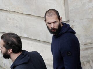 Andrew Tate heeft mogelijk longkanker en vraagt om vrijlating op medische gronden