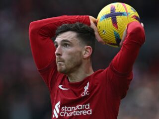 Engelse grensrechter geschorst voor elleboogstoot aan Liverpool-speler