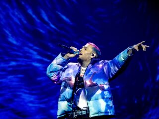 'Chris Brown wordt beschuldigd van mishandelen moeder van zijn kind'