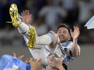 Messi scoort 800e goal in carrière tijdens heldenontvangst in Argentinië