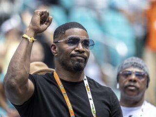 Jamie Foxx is weer aan het werk na ziekenhuisopname en geeft emotionele update