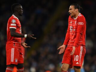 Bayern München schorst Mané na stoot in gezicht van ploeggenoot