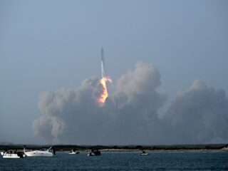 Grootste raket ooit van SpaceX ontploft tijdens eerste testvlucht