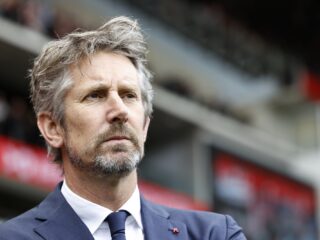 Algemeen directeur Van der Sar stapt op bij Ajax: "Ongelofelijk zware periode geweest"