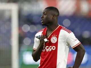FC Twente gaat onderzoek doen naar wangedrag van fan tegen Brian Brobbey