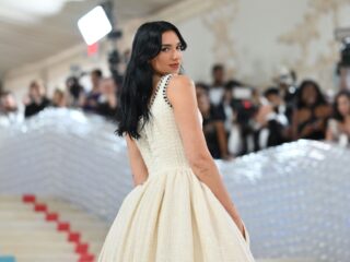 Dua Lipa noemt opmerkingen van Britse ministers over migranten 'bekrompen'