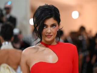 Kylie Jenner heeft spijt van stiekeme borstvergroting: "Ik wou dat ik het over kon doen"