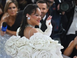 Fans vrezen voor einde carrière Rihanna na nieuwe foto: “I’m retired”