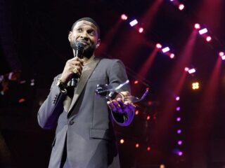 Usher geeft serenade aan Saweetie tijdens Las Vegas show