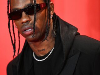 Travis Scott werkt aan herstel en neemt verantwoordelijkheid na Astroworld-tragedie