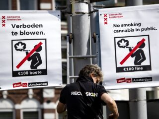 Amsterdam voert blowverbod in; geen joints meer op straat in de binnenstad