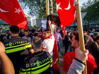 Feest in grote Nederlandse steden na winst Erdogan