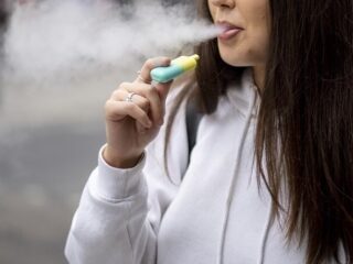 Albert Heijn stopt vanaf het nieuwe jaar met verkoop vapes en sigaretten