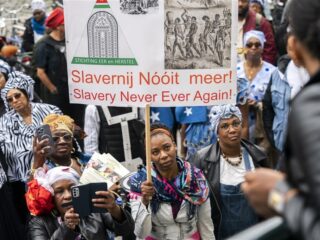 Zo ga je het gesprek aan met je werkgever om vrij te krijgen op Keti Koti