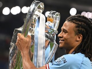 Topverdediger Nathan Aké verlengt contract bij Manchester City