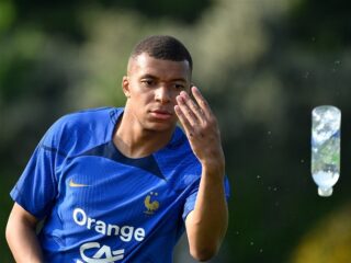 Mbappé bijt van zich af en haalt uit naar media vanwege 'leugens'