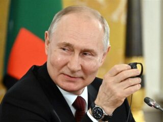 Poetin waarschuwt voor 'ernstig gevaar' als NAVO zich meer mengt in oorlog met Oekraïne