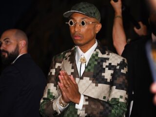 Pharrell Williams onder vuur wegens nieuwe Louis Vuitton tas