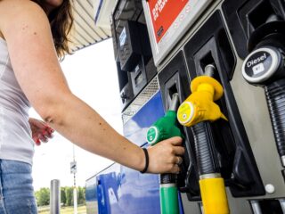 Dít is de reden dat de brandstofprijzen zo hoog zijn in Nederland: "Als je wil dat ik langskom, moet je meebetalen"