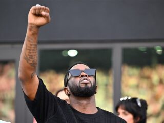 Diddy blijft voorlopig vast zitten: "Zegt onschuldig te zijn en vroeg 50 miljoen dollar borgsom"