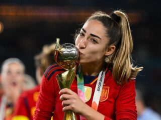 Matchwinner Olga Carmona hoort na WK-finale dat haar vader is overleden