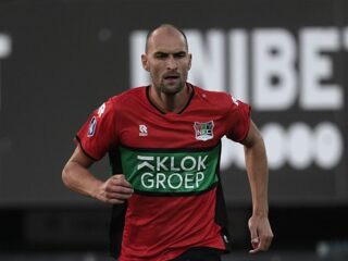NEC-spits Bas Dost geeft update over gezondheid: "Geluk gehad dat ik op het veld succesvol gereanimeerd ben"