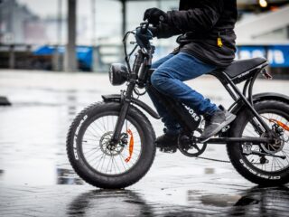 Jongen steelt fatbike onder bedreiging van pistool