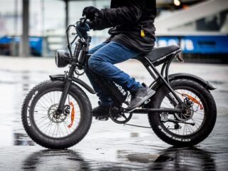 Meerderheid Tweede Kamer besluit over fatbikes: “Helmplicht en minimumleeftijd van 14”
