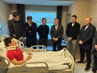 Neergeslagen Turkse scheidsrechter reageert op incident: "Hij ging me vermoorden"