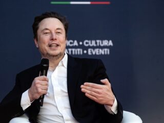 Bedrijf Elon Musk plaatst chip in iemands hoofd: "Veelbelovende resultaten"