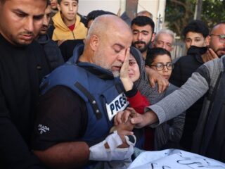 Al Jazeera-journalist verliest na vrouw, dochter en zoon opnieuw een zoon