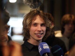 Politie-inval bij Acid nadat hij naam bekendmaakte van voor verkrachting veroordeelde student