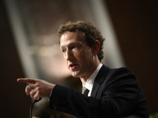 Mark Zuckerberg zegt druk te hebben gehad vanuit Witte Huis over corona-berichtgeving: "Censuur"