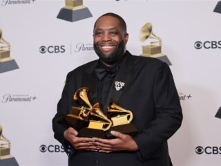 Killer Mike brengt bezem uit nadat hij de vloer aanveegt met rappers bij de Grammy's