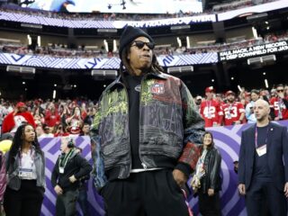 Vrouw die Jay-Z aanklaagde, zegt doodsbang voor hem te zijn: "Geïntimideerd en bedreigd"