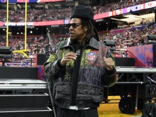 Vrouw die Jay-Z van verkrachting beschuldigde claimt dat advocaat haar aanzette tot aanklacht