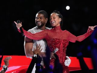 Usher performt zijn grootste R&B-hits tijdens iconische Super Bowl halftime show