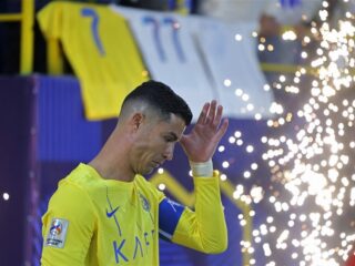 Cristiano Ronaldo geschorst voor het maken van ongepast gebaar tijdens wedstrijd