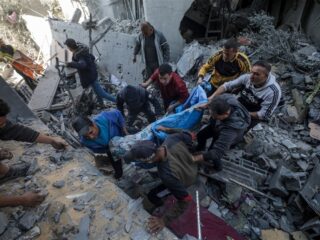 Ruim honderd doden bij Israëlische aanval op Gazanen die wachtten op voedselhulp