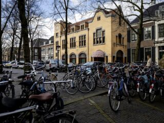 Vier studenten van Utrechtsch Studenten Corps vervolgd voor delen van bangalijst