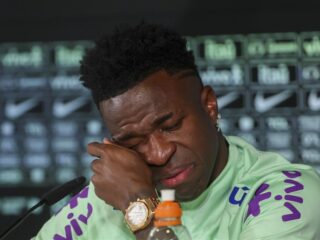 Voetballer Vinícius Júnior barst in tranen uit door racisme: "Wil gewoon voetballen"