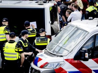 Ajax-FC Utrecht dreigt afgelast te worden door politieprotesten