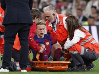 Frenkie de Jong raakt net voor het EK geblesseerd