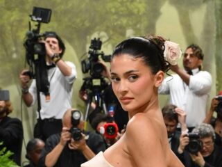 Kylie Jenner in tranen over reacties op uiterlijk: "Ik zie er oud uit"