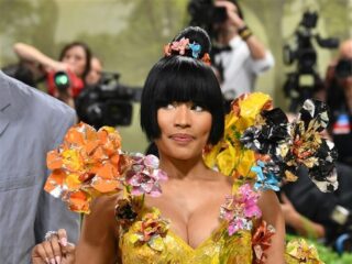Nicki Minaj voor miljoenen aangeklaagd door trouwe fan: “Ik ben door haar vernederd”