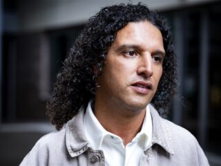 Zanger onthult nare ervaringen met Ali B tijdens 'Ali B op Volle Toeren': "Niemand die er iets van zei"