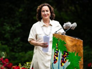 Femke Halsema tijdens Keti Koti-speech: “Pijn die wordt ontkend heelt niet”